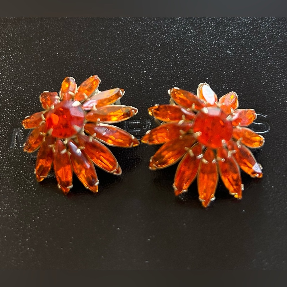 Flowery clip on earrings